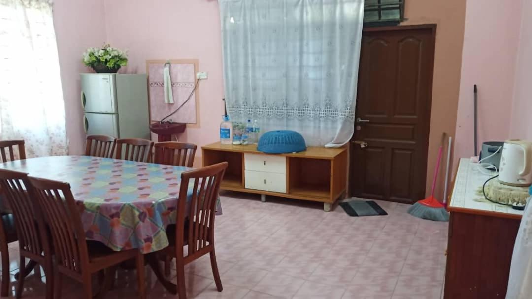 Homestay Zahra Sri Bayu Cherang Ruku Exterior foto